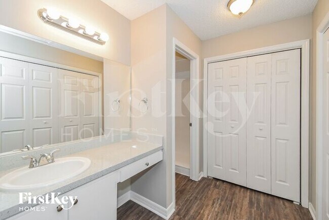 Building Photo - 798 Gilda Dr