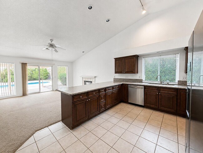 Building Photo - 68412 Descanso Cir