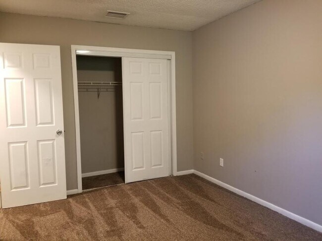 Building Photo - 2 bedroom in Jacksonville FL 32208