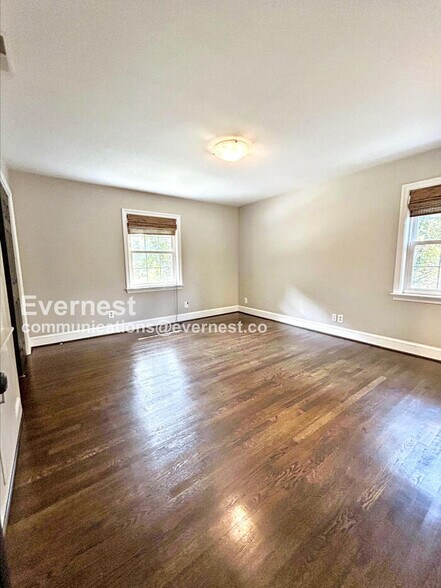 Building Photo - 950 Marguerite Dr
