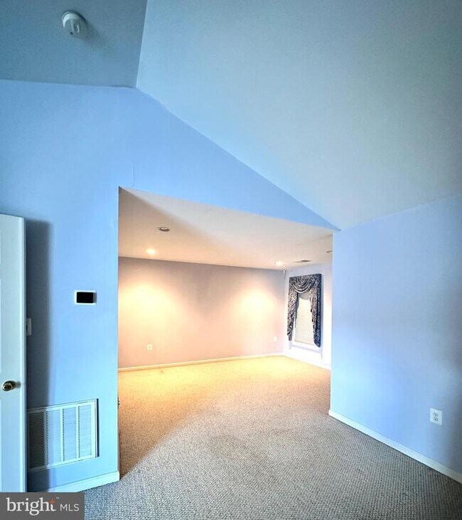 Building Photo - 332 Rubens Cir