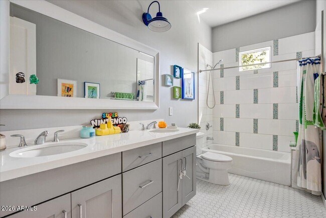 Building Photo - 4528 North 39th Pl