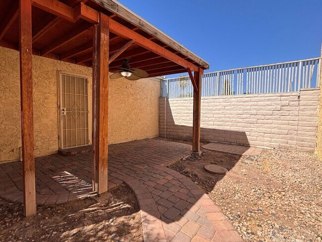 Building Photo - 433 Las Casitas Way