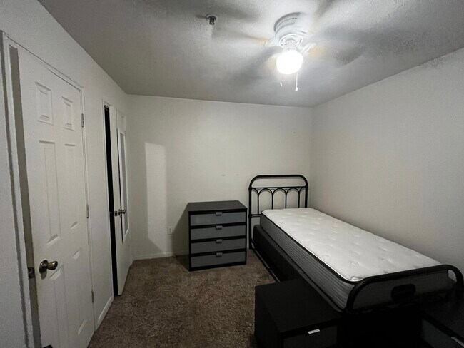 Room view 2 - 521 Southwest Pky