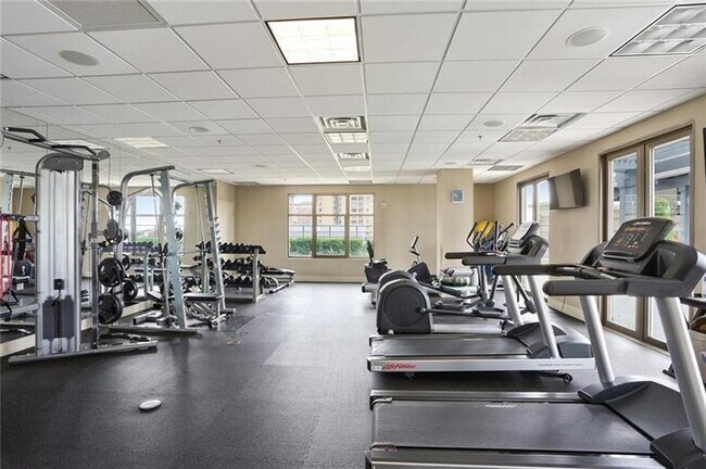 Building Photo - 565 Peachtree St NE