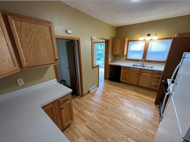 Building Photo - Click the “Apply Now” button or email wapmrentals@gmail.com for a prompt response.