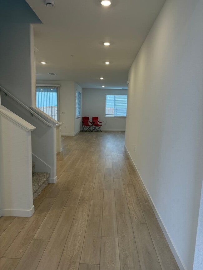 Building Photo - Beautiful Sacramento 5 Bedroom 3 Bathroom 3000 Sqft. Home for Rent