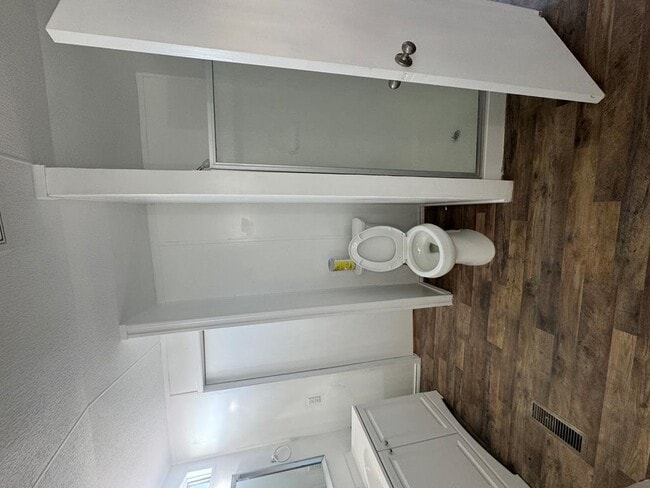 Building Photo - 14574 W 3rd St