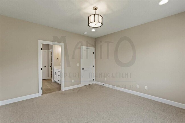 Building Photo - 5116 Scenic Ln