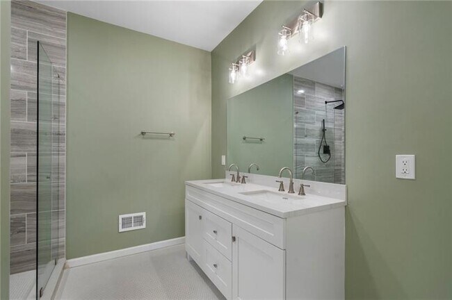 Building Photo - 3142 Chamblee Gap Rd