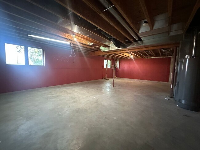 Building Photo - 315-317 N Watertown St