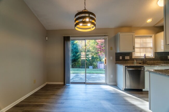 Building Photo - Beautiful 3 Bed 2 Bath home located in Greensboro!