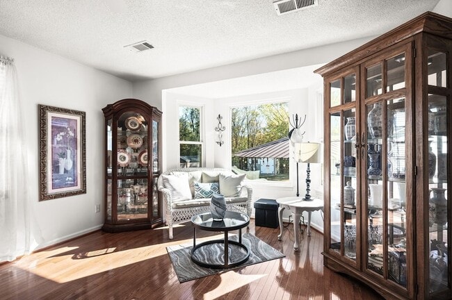 Building Photo - 808 Water View Terrace