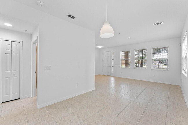 Building Photo - 7948 Edgewood Forest Dr