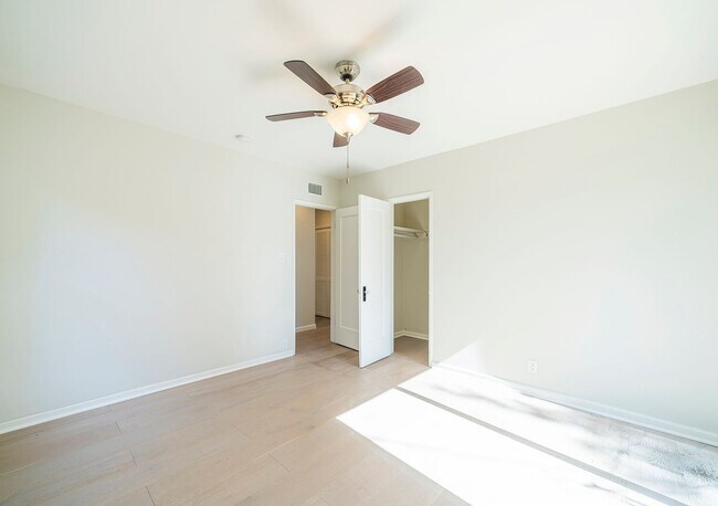 Building Photo - Warm & Inviting Venice Beach Rental Home!