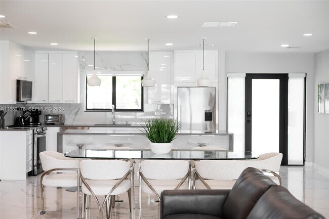 Building Photo - 21230 NE 25th Ct