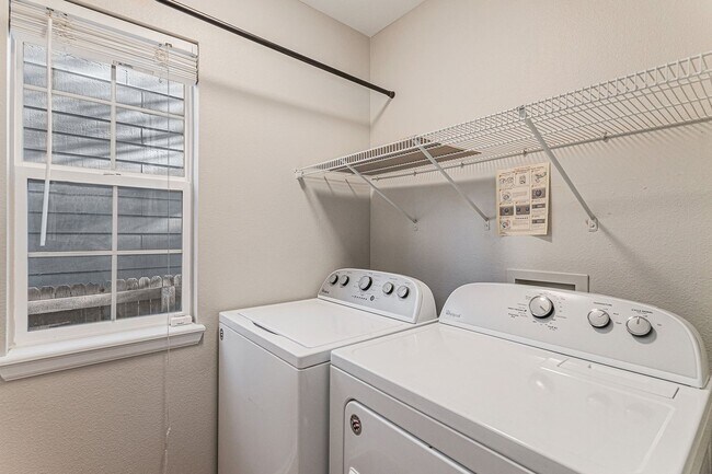 Building Photo - Single family 4 bed 3 bath for rent