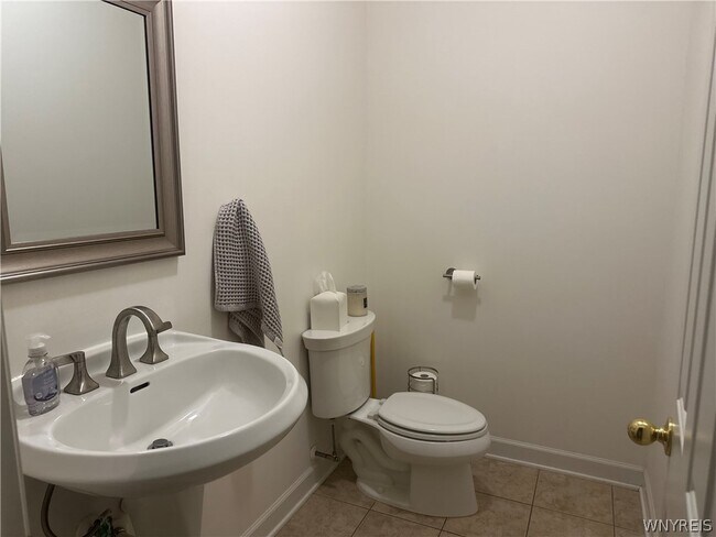 Building Photo - 5558 Martha's Vineyard