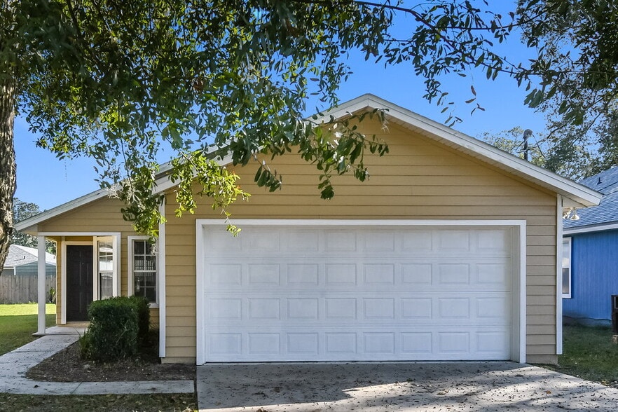 Primary Photo - 1321 Spruce St