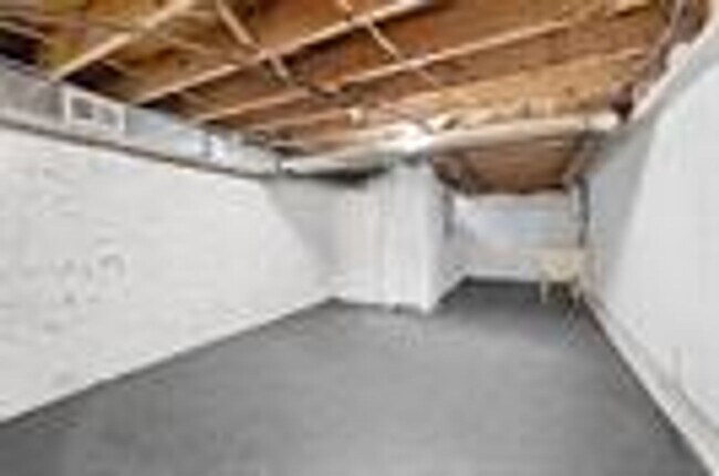 Building Photo - 516 Borland St