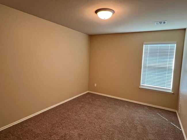 Building Photo - Wonderful 3 Bed 2 Bath Home in Moore
