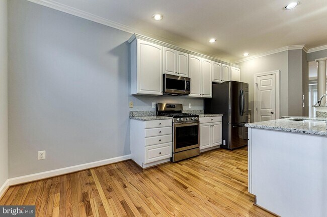 Building Photo - 953 Harrison Cir