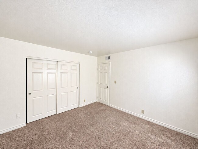 Building Photo - 5300 Indian River Dr