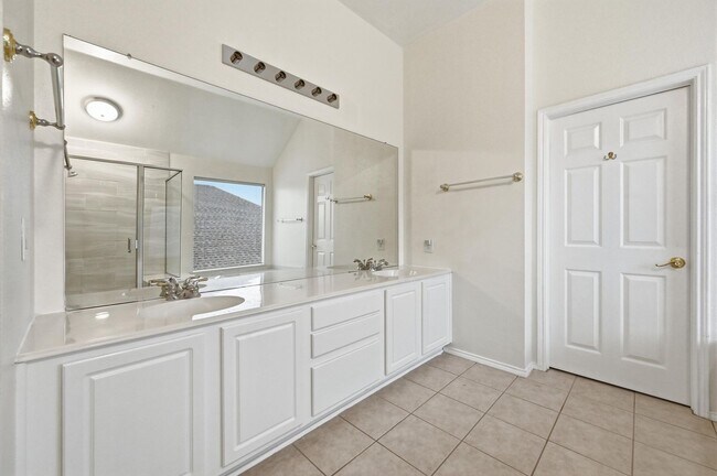 Building Photo - Beautiful home in Hurst-Euless-Bedford ISD