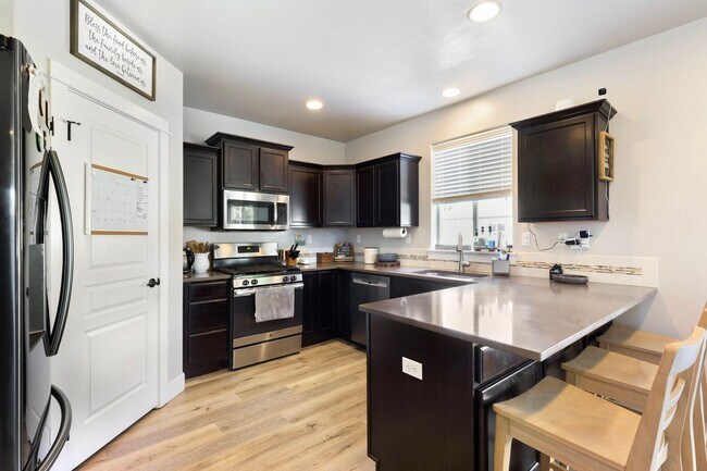 Building Photo - Stunning 5-Bedroom Family Home on a Corner...