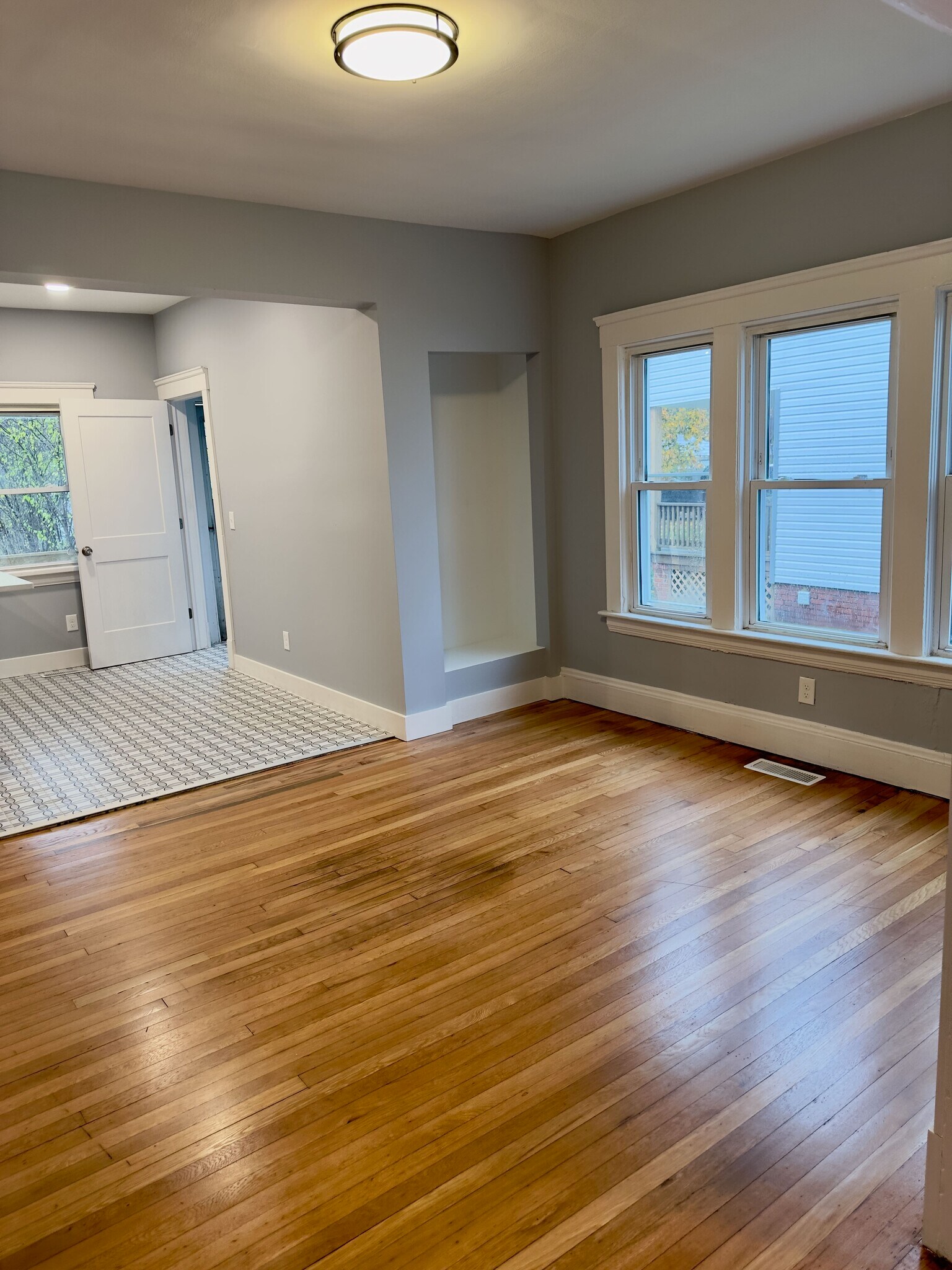 Living Room - 2409 Woodmere Dr