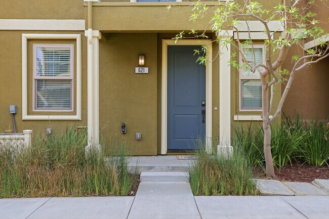 Building Photo - 621 Cinnamon Cir