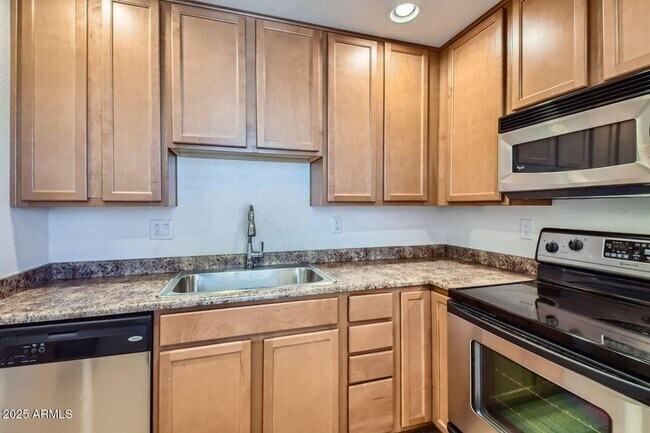 Building Photo - Luxury and Resort like Living at Scottsdale Park Place!!!  Tile throughout, light, bright and Pri...
