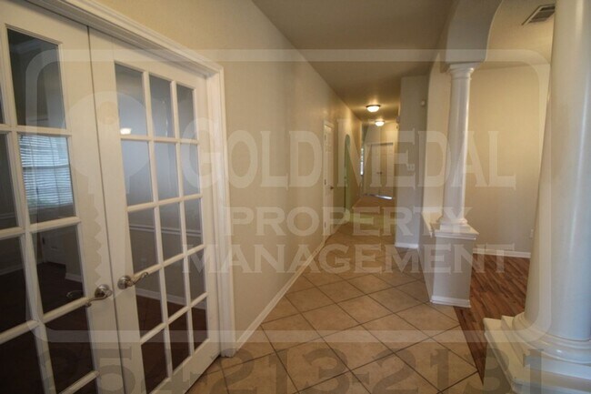Building Photo - 2908 Tucson Dr