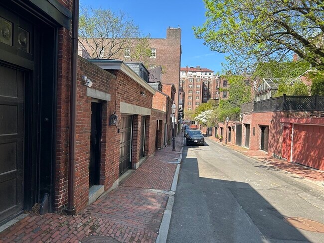 Building Photo - 31 Branch St