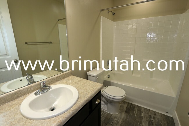 Building Photo - 14547 S Edgemere Dr