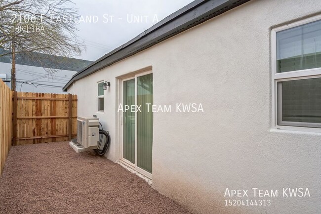 Building Photo - $895 Beautifully Remodeled 1 Bed | 1 Bath ...