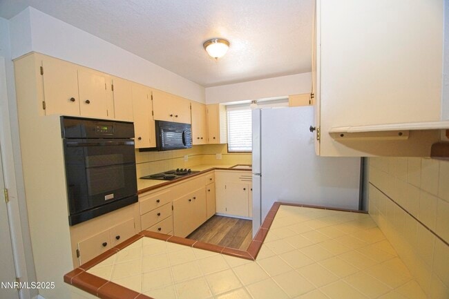 Building Photo - 3103 Lakeside Dr