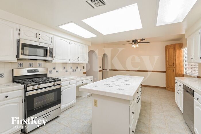 Building Photo - 12705 N Bandanna Way