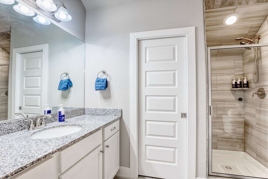 Building Photo - 909 W Eagle St