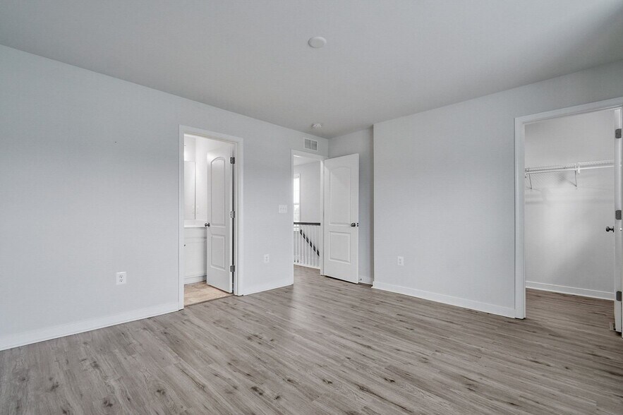Building Photo - 1413 Kerr Dr