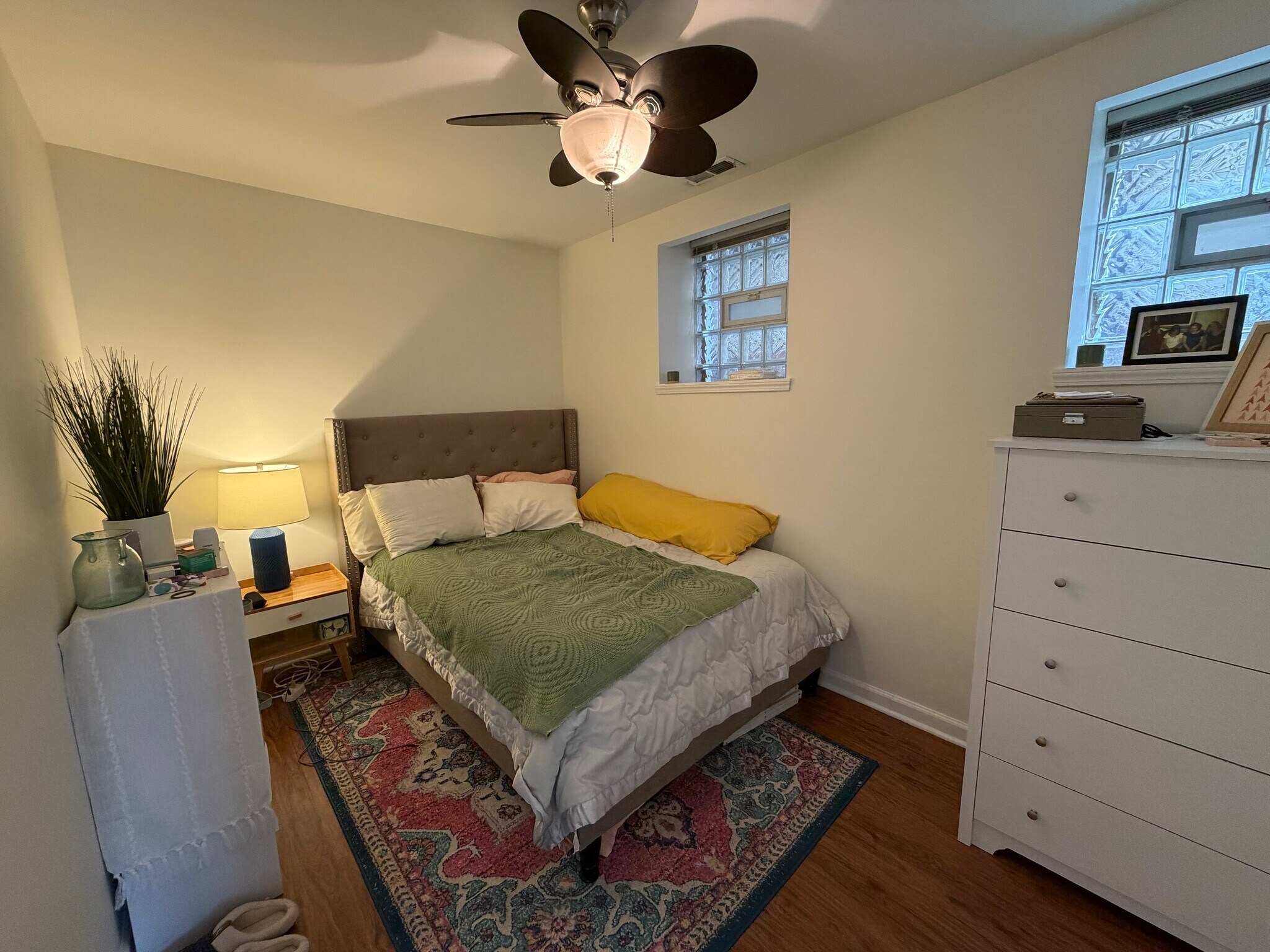 Building Photo - 1424 W Fletcher St