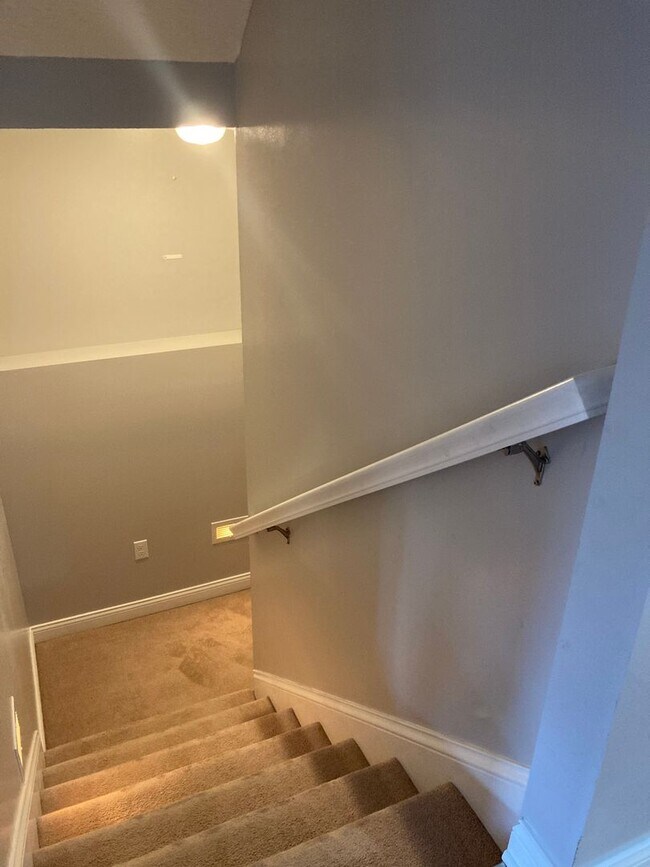 Building Photo - 100 Twin Lakes Dr