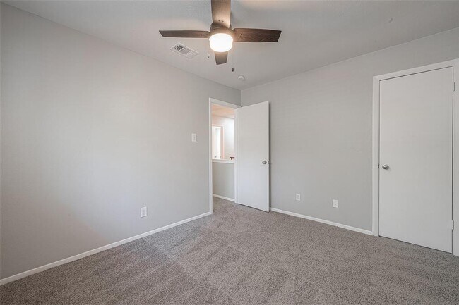 Building Photo - 6 N Waxberry Rd