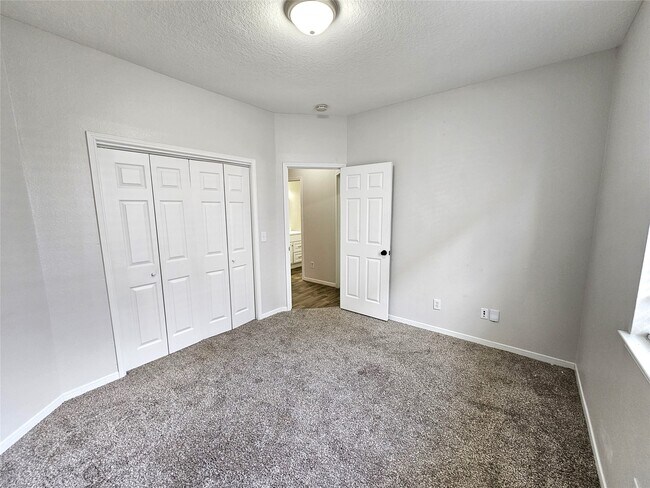 Building Photo - 2919 Desert Oasis Ln