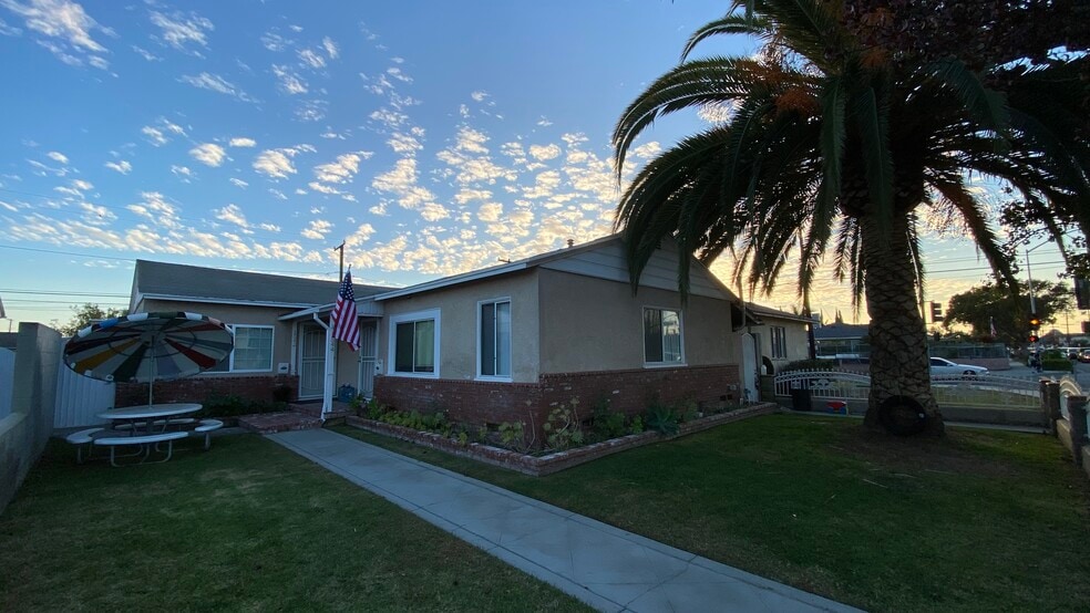 Building Photo - 1542 marine ave