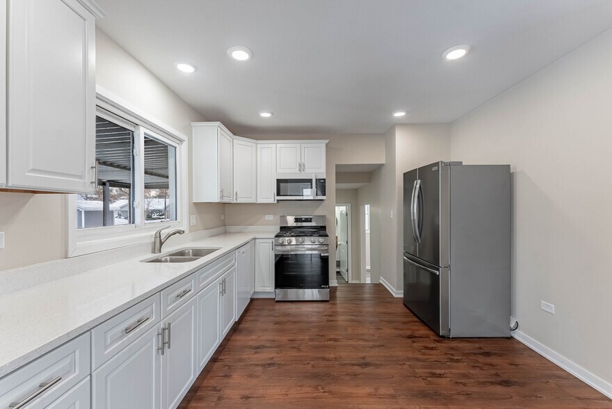 Building Photo - 125 S Main St