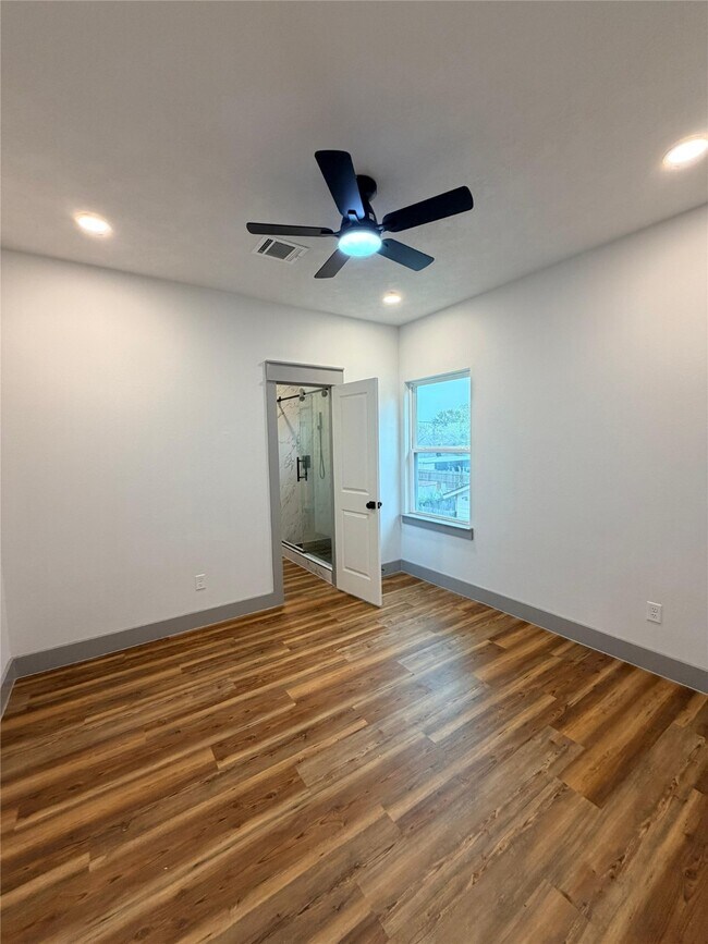 Building Photo - 1002 Natchez Ave