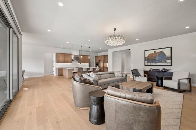 Building Photo - 3354 Crest Hollow View