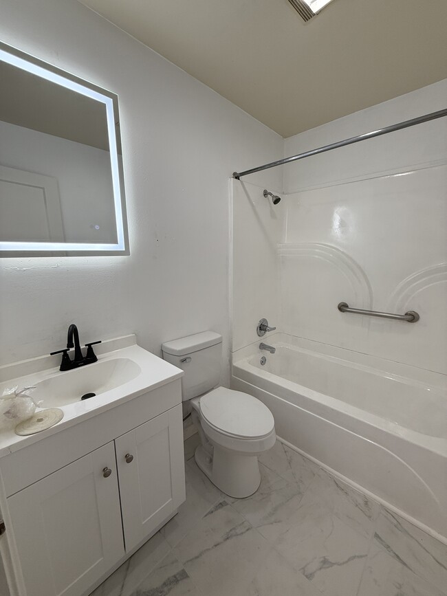 Building Photo - 103 Edwards St