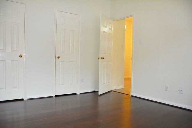 Building Photo - 8047 High Hollow Ln